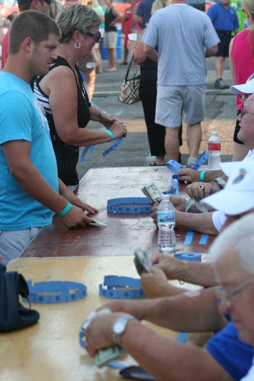 PHOTOS Beer, Brats and Bingo a True Lakeville Reunion Lakeville, MN
