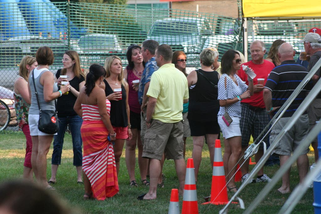 PHOTOS Beer, Brats and Bingo a True Lakeville Reunion Lakeville, MN