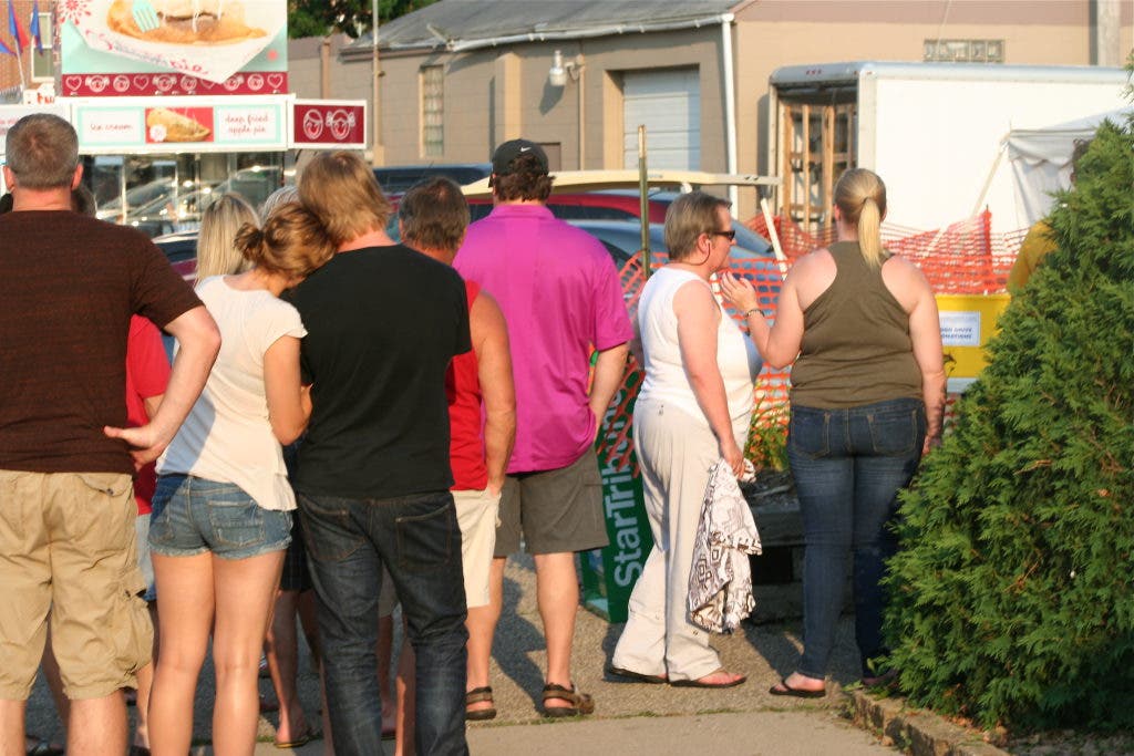 PHOTOS Beer, Brats and Bingo a True Lakeville Reunion Lakeville, MN