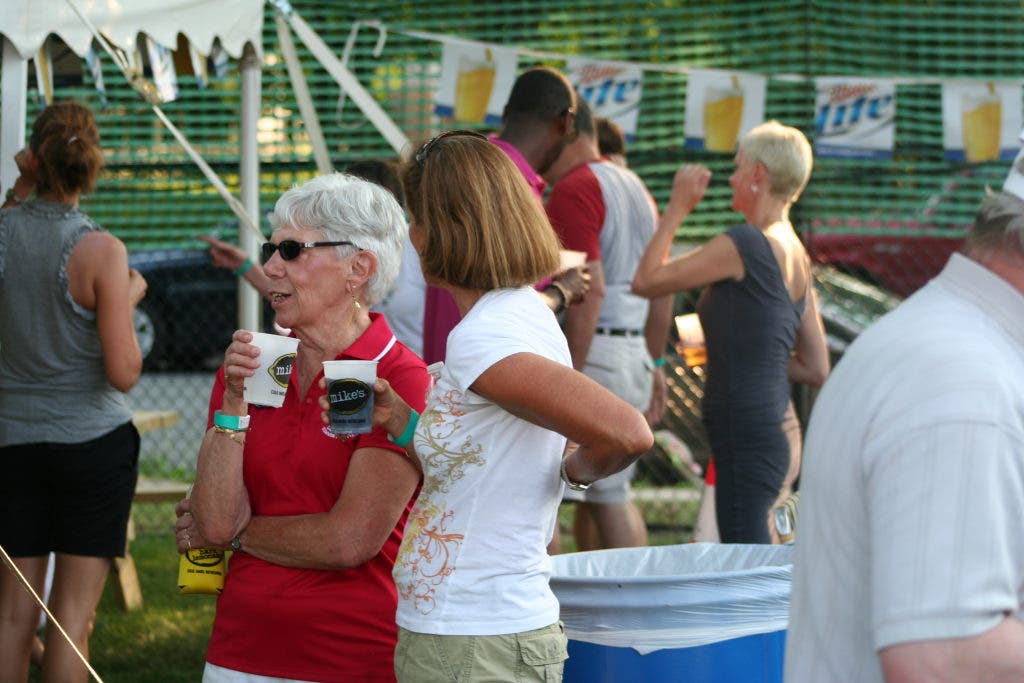 PHOTOS Beer, Brats and Bingo a True Lakeville Reunion Lakeville, MN