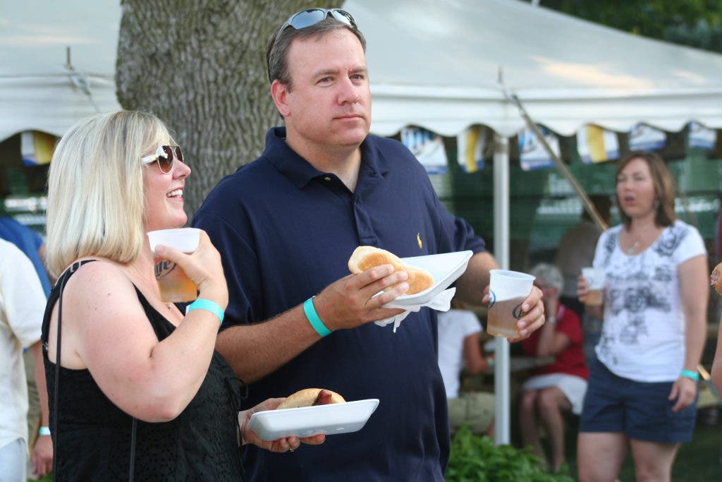 PHOTOS Beer, Brats and Bingo a True Lakeville Reunion Lakeville, MN
