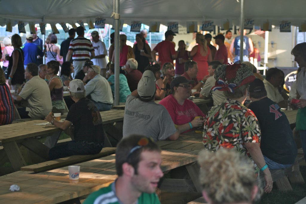 PHOTOS Beer, Brats and Bingo a True Lakeville Reunion Lakeville, MN