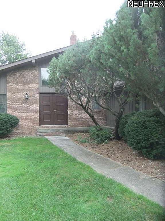 Contemporary Floor Plan; Spacious; Vaulted Ceilings Brecksville Homes