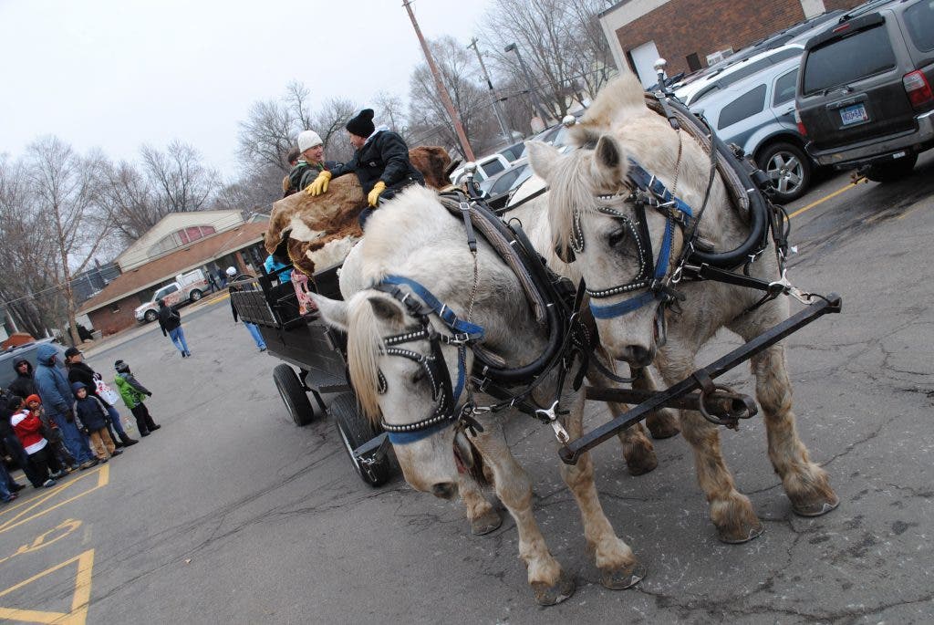Photos 'Holiday on Main' Brings Christmas Spirit to Lakeville