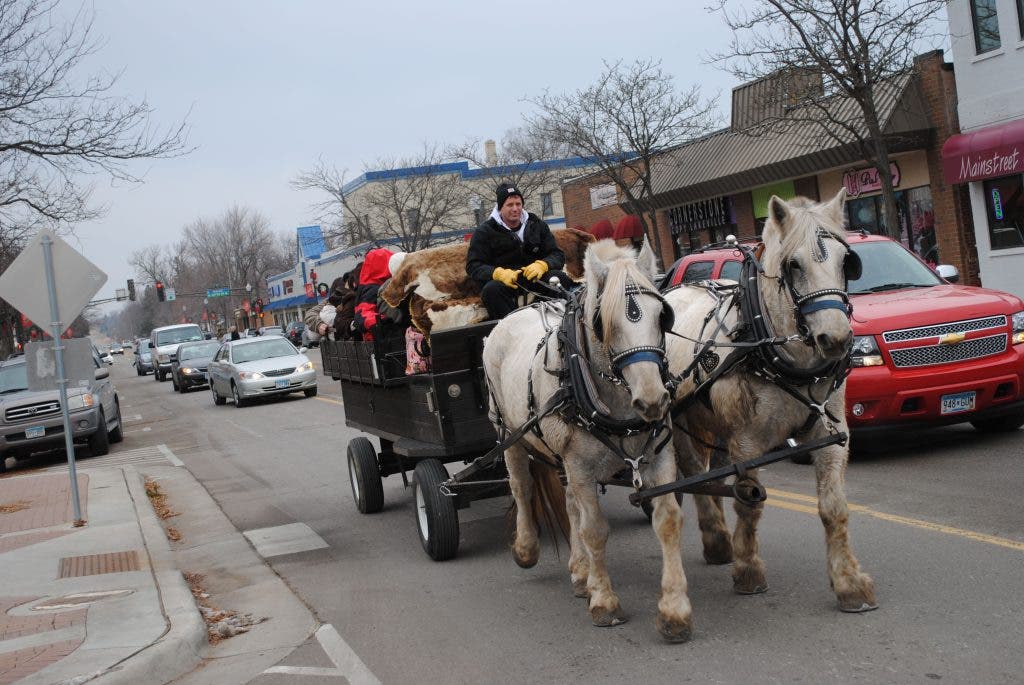 Photos 'Holiday on Main' Brings Christmas Spirit to Lakeville