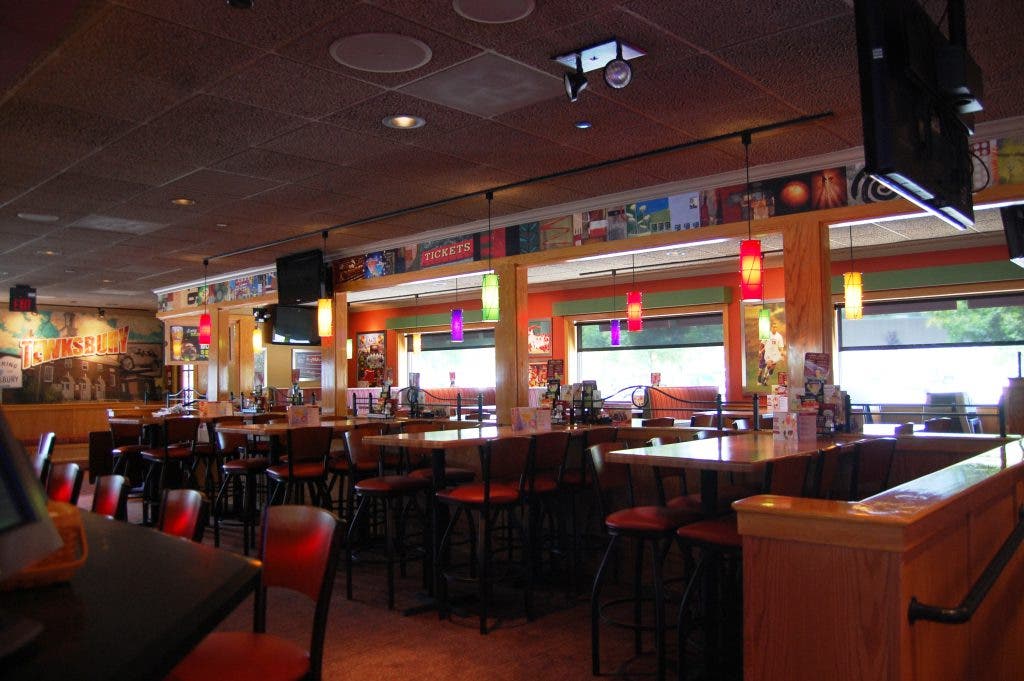 Applebee's Interior Redesign Sports A Tewksbury Flavor | Tewksbury, MA ...