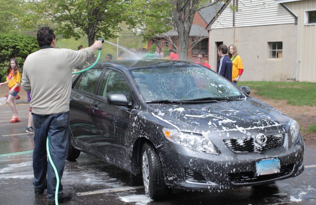 In Photos Washington Middle School Drama Club's Car Wash Meriden, CT