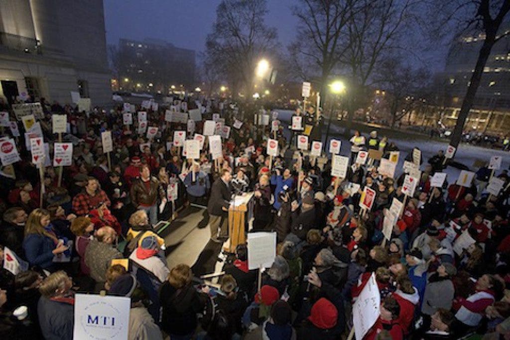 News small post card thumbnail