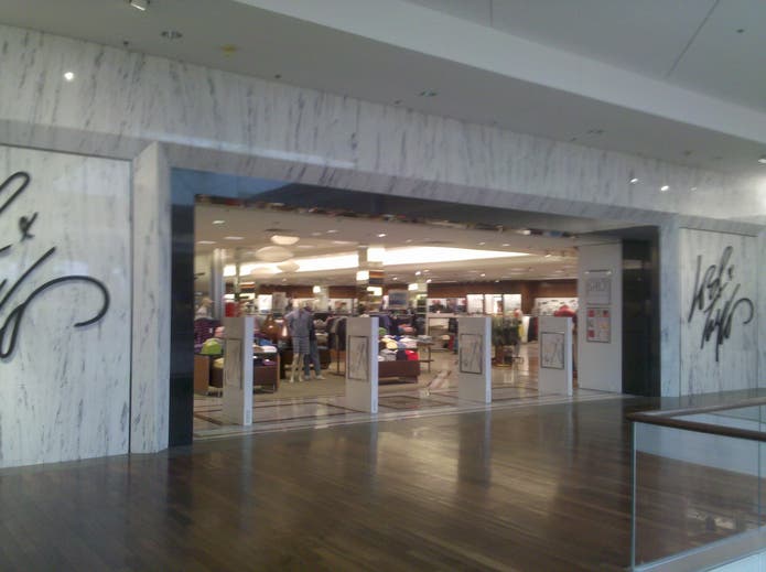 Police Lord & Taylor Shoplifter Tosses Jewels Into