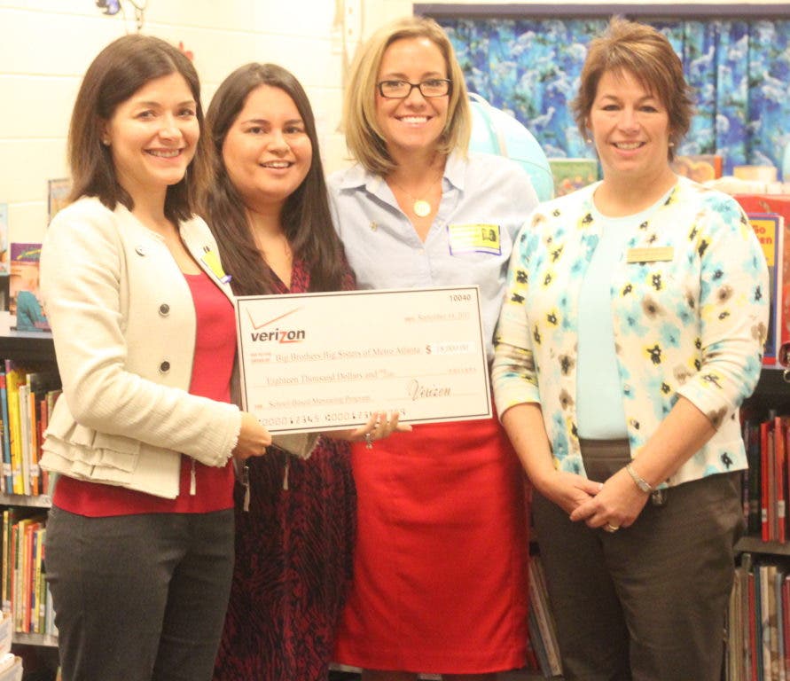 Verizon Wireless Employees Give Back To Their Community In A Big Way 