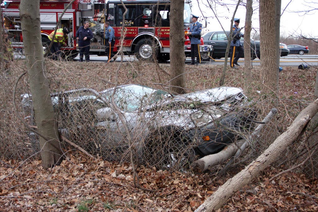 SUV Split in Half After Hitting Tree on I-95 in Lawrence ...