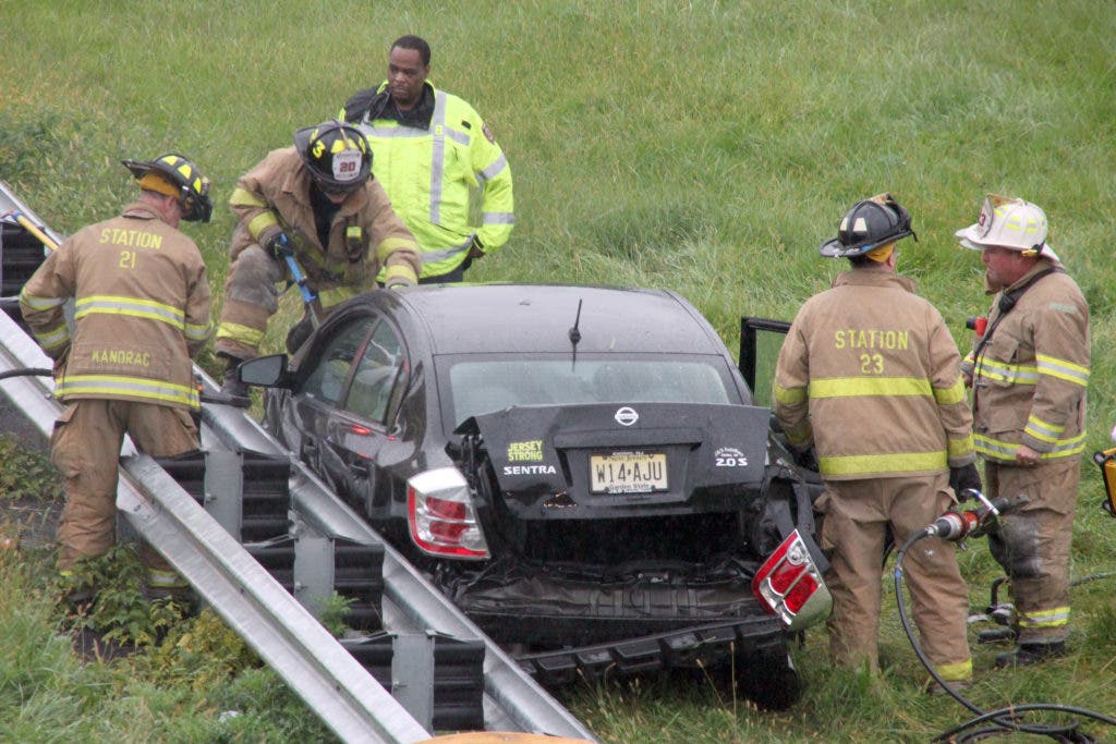 Photo/Video Gallery: Rescuers Cut Roof Away to Free Woman From Wreck in ...