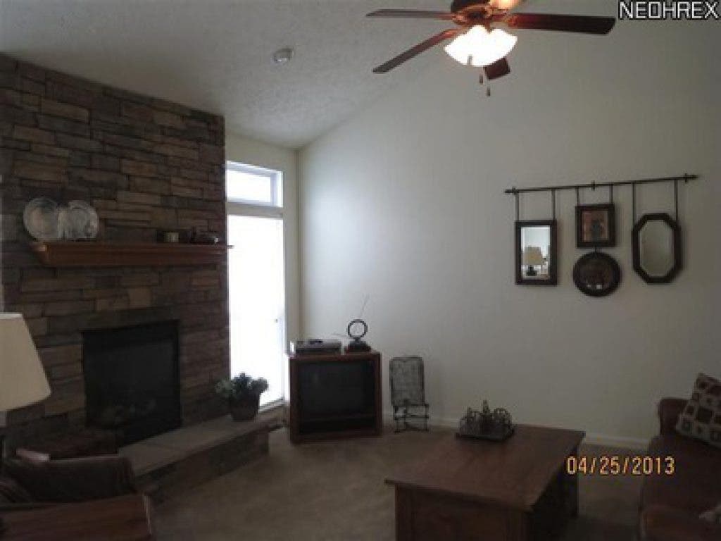 House for Sale in the Lakes of Franklin Mills Has Hickory