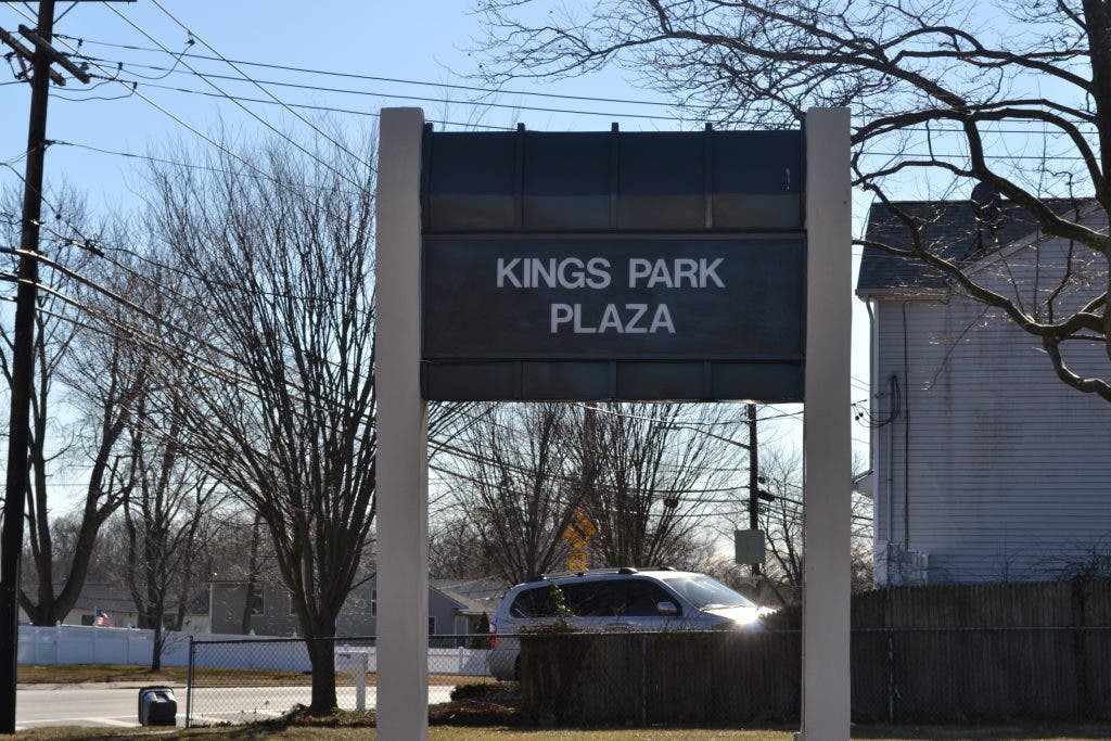 Police Revive Heroin Overdose Victim in Kings Park Plaza Parking Lot ...