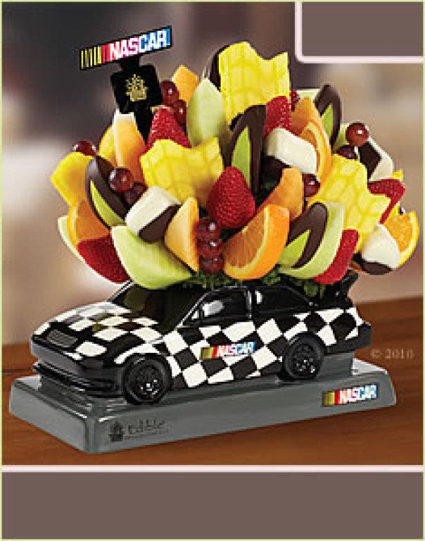 Arnold's Edible Arrangements Hosts Food Drive for the Arnold Food