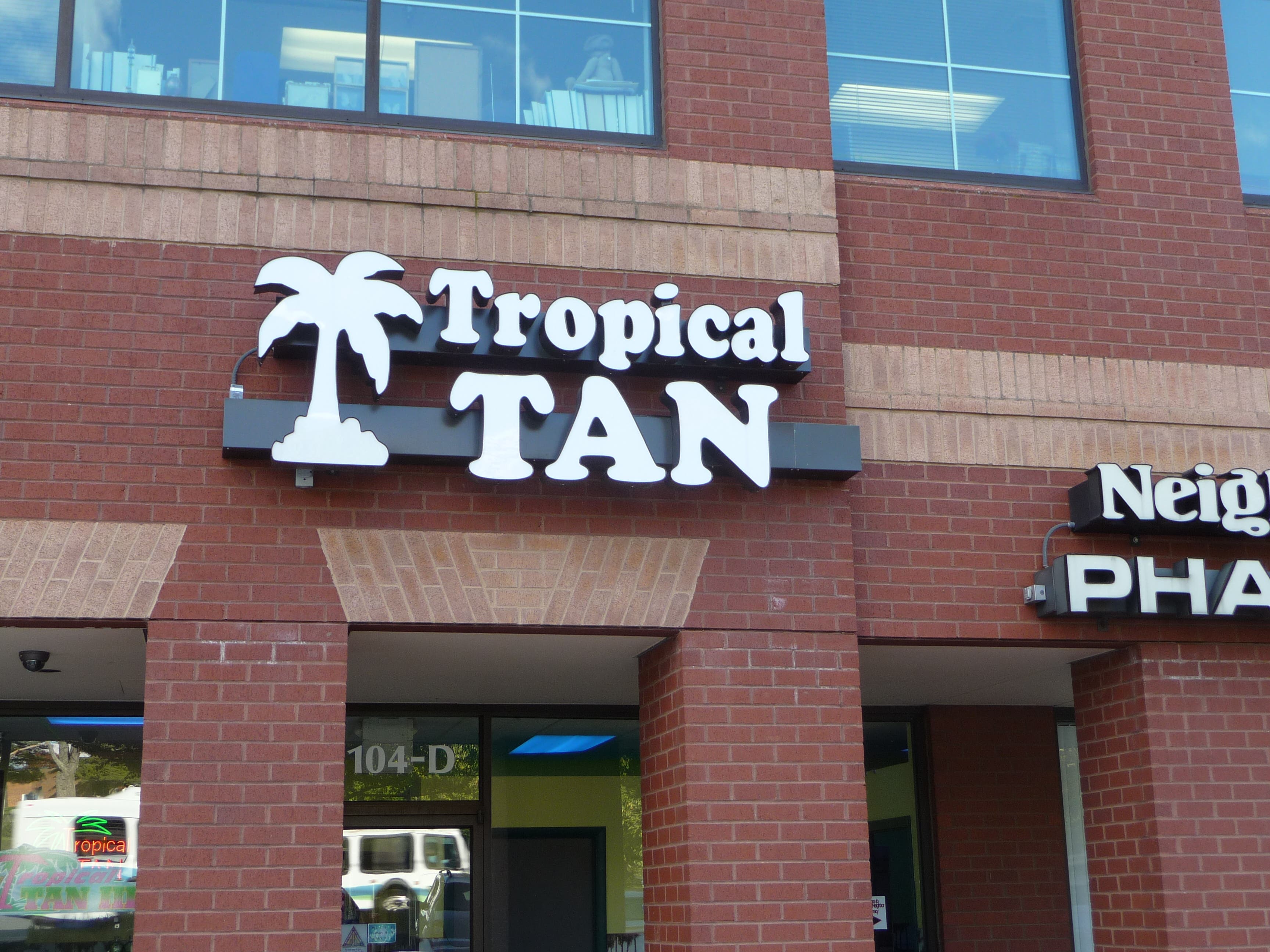 Teen Sent to Hickey After Tanning Salon Theft