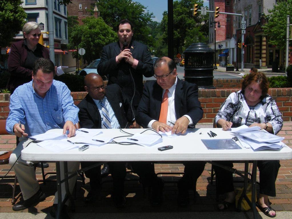 News small post card thumbnail