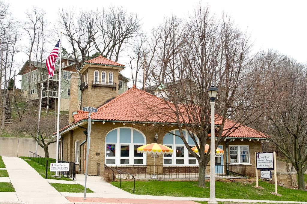 News small post card thumbnail