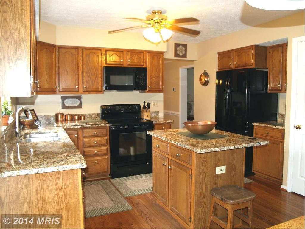 Home Spotlight 515K Buys Chapman Farm Colonial with Deck Crofton