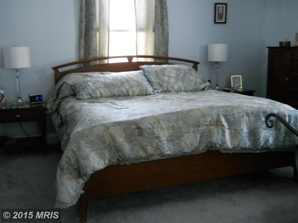 'WOW' House Gallery Stretch Out in Restored Manor House, Horse Farm