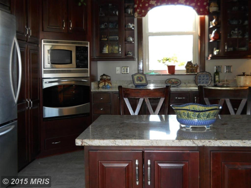 'WOW' House Gallery Stretch Out in Restored Manor House, Horse Farm