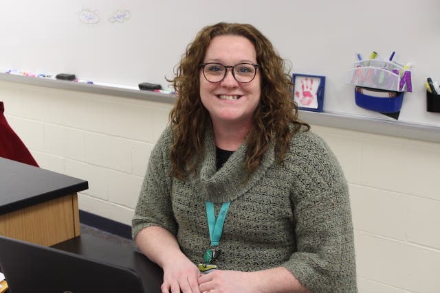 Romeoville Grad Loves Teaching At Martinez Middle School Romeoville