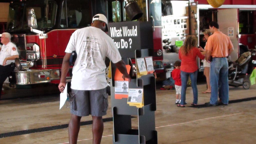 News small post card thumbnail