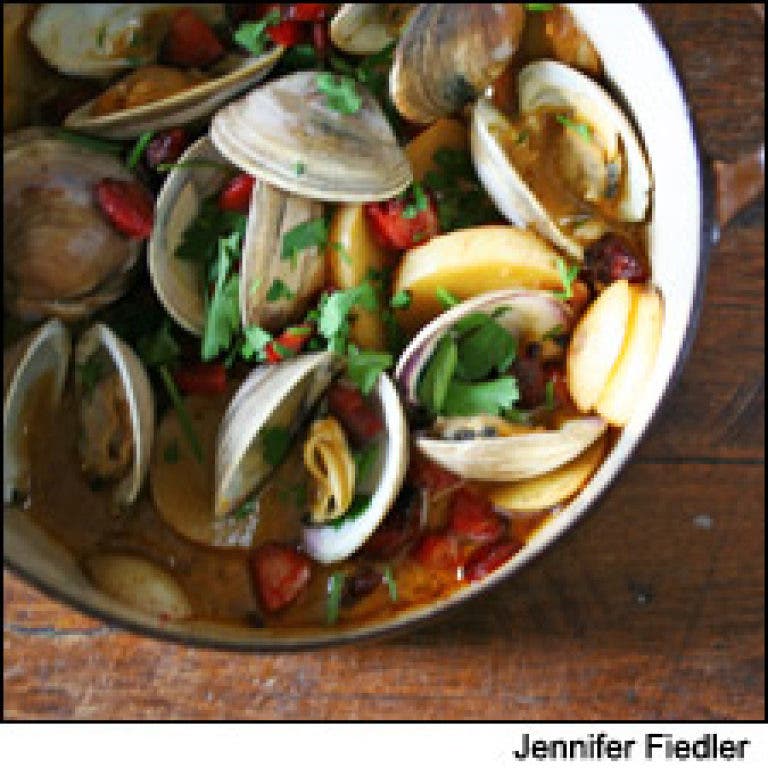 Super Easy Party Recipe: Basque Style Clams & Chorizo in Garlic Broth ...