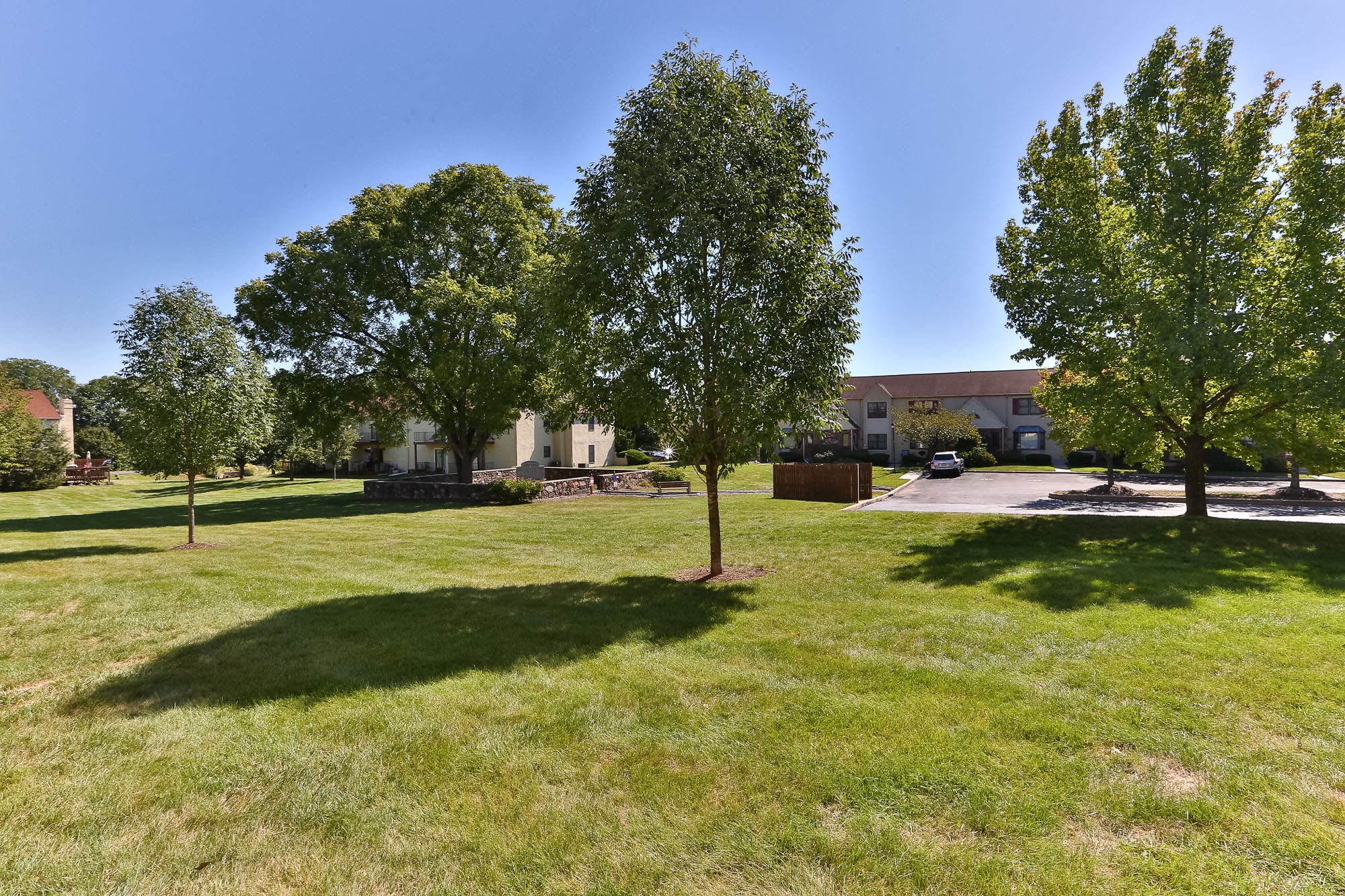 Beautifully Maintained Town Home, Desirable Trend Manor Development