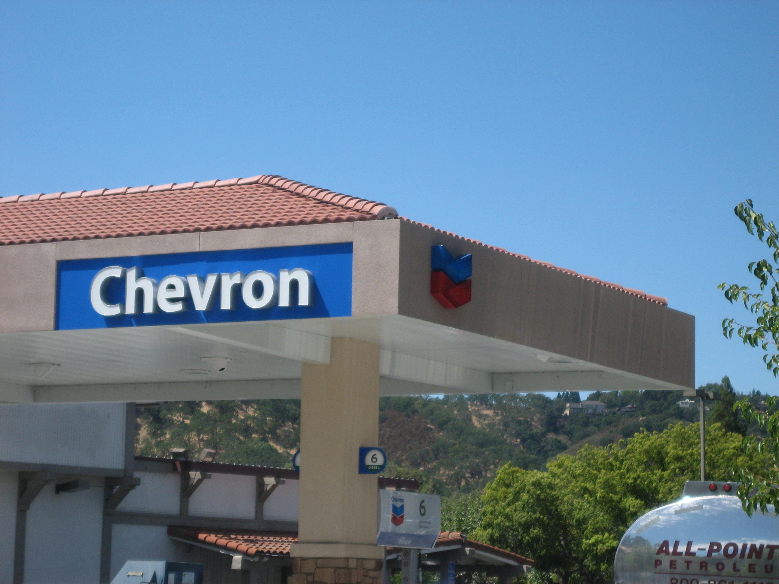 Deputies Searching for Armed Robber of Alamo Gas Station Danville, CA