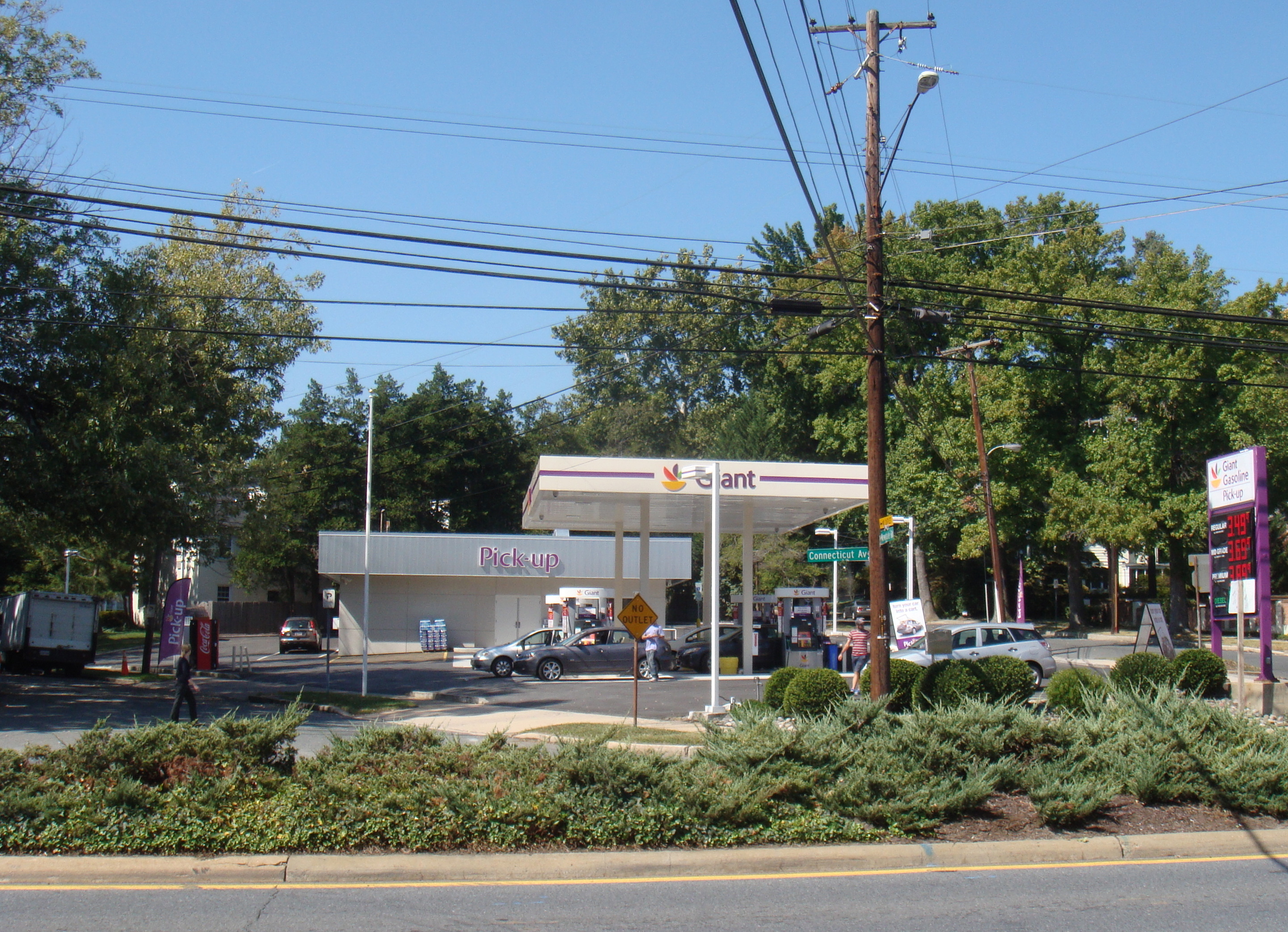 Giant Food Chevy Chase Gas Station NOW 
