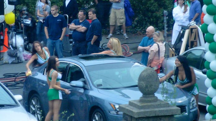 Crisp Grown Ups Car Wash Scene, View Nature Crisp Grown Ups Car Wash Scene, View Nature