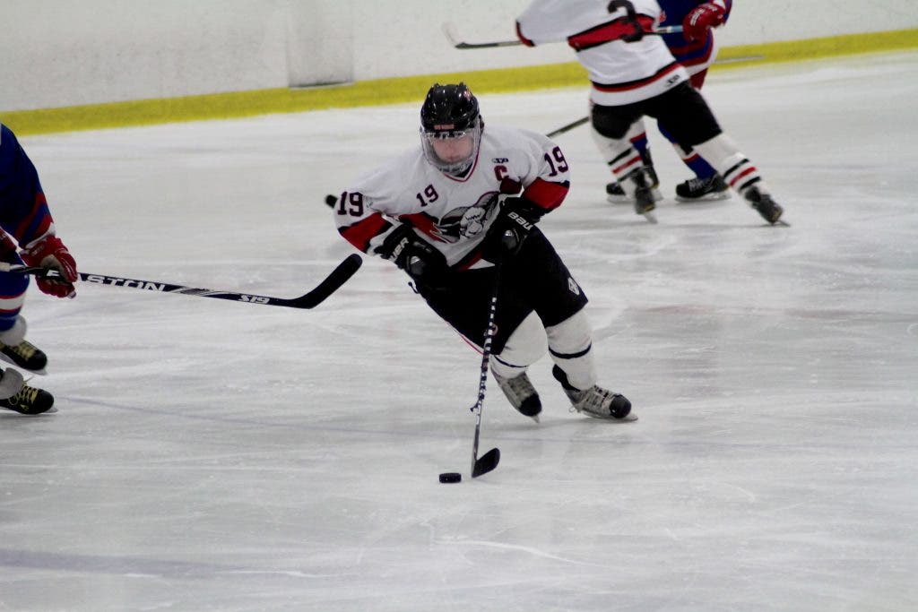 SportSeen: New Canaan Hockey Edges Glastonbury in Pursuit of State ...