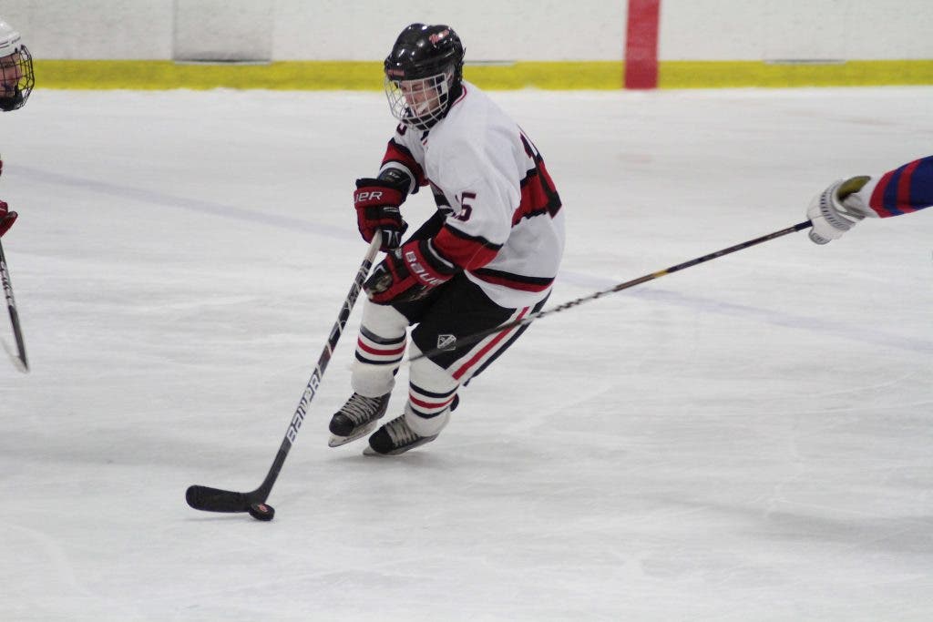 SportSeen: New Canaan Hockey Edges Glastonbury in Pursuit of State ...