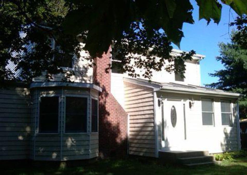 House Hunt Three Miller Place District Homes Under 350K Miller