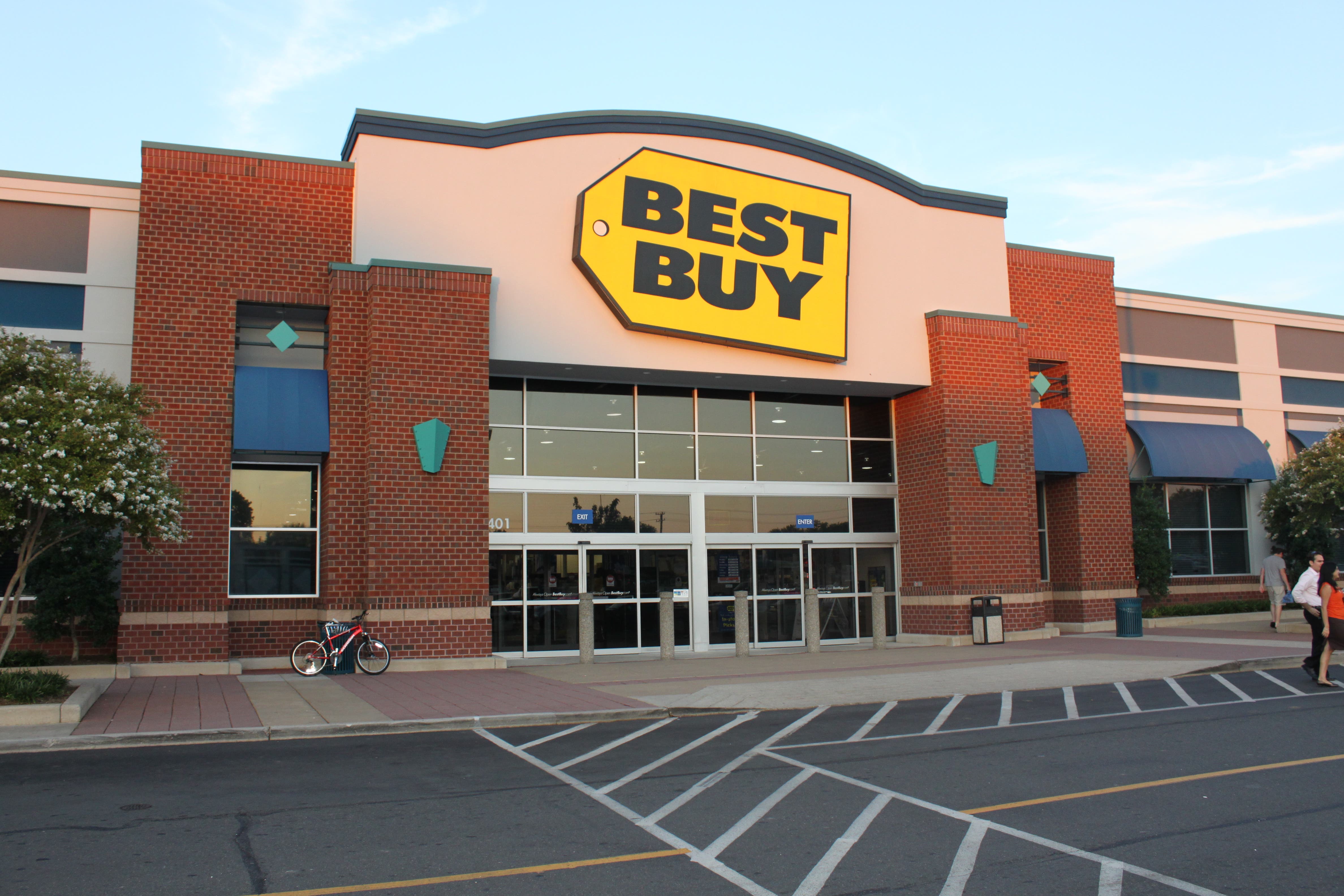 Best Buy Celebrating Its New Look Saturday Del Ray Va Patch