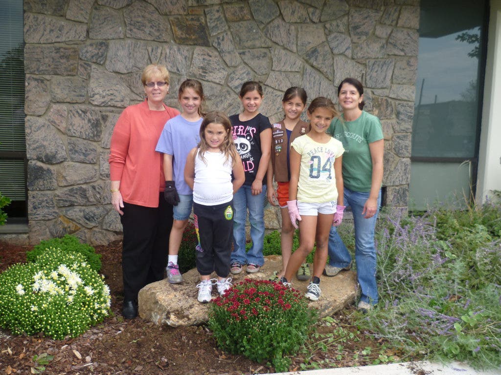 Tuckahoe-Eastchester Girl Scouts Paint the Town Gold | Bronxville, NY Patch