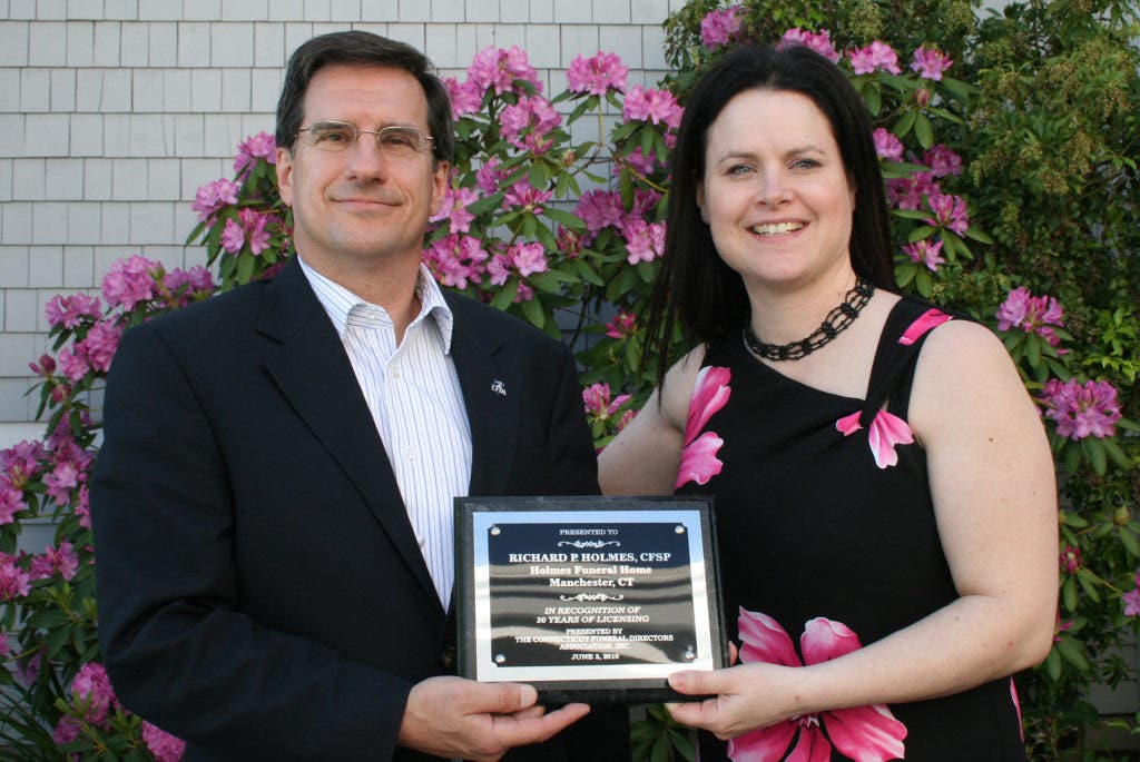 Funeral director receives award Manchester, CT Patch