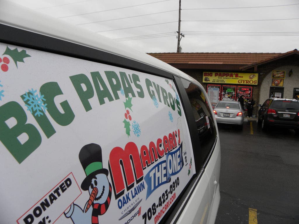 Miracle On Cicero Avenue Volunteers Feed The Hungry On Christmas