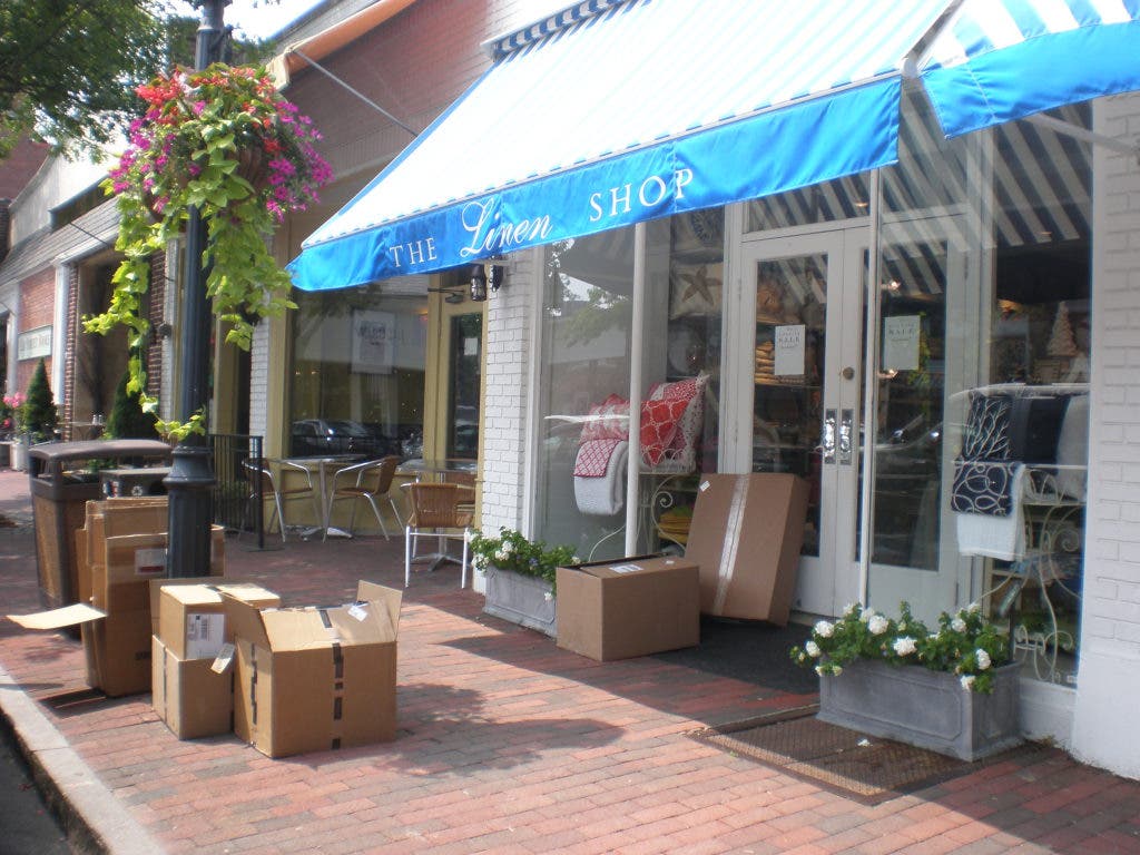 New Canaan Sidewalk Sales Get 'Em While They're Hot! New Canaan, CT