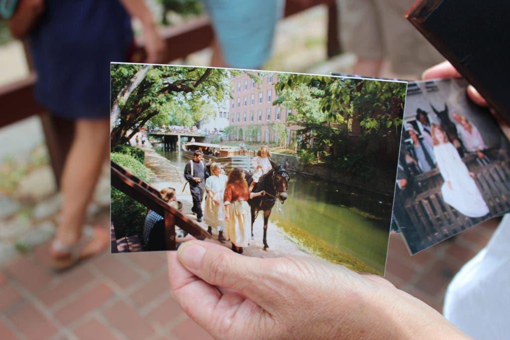 News small post card thumbnail
