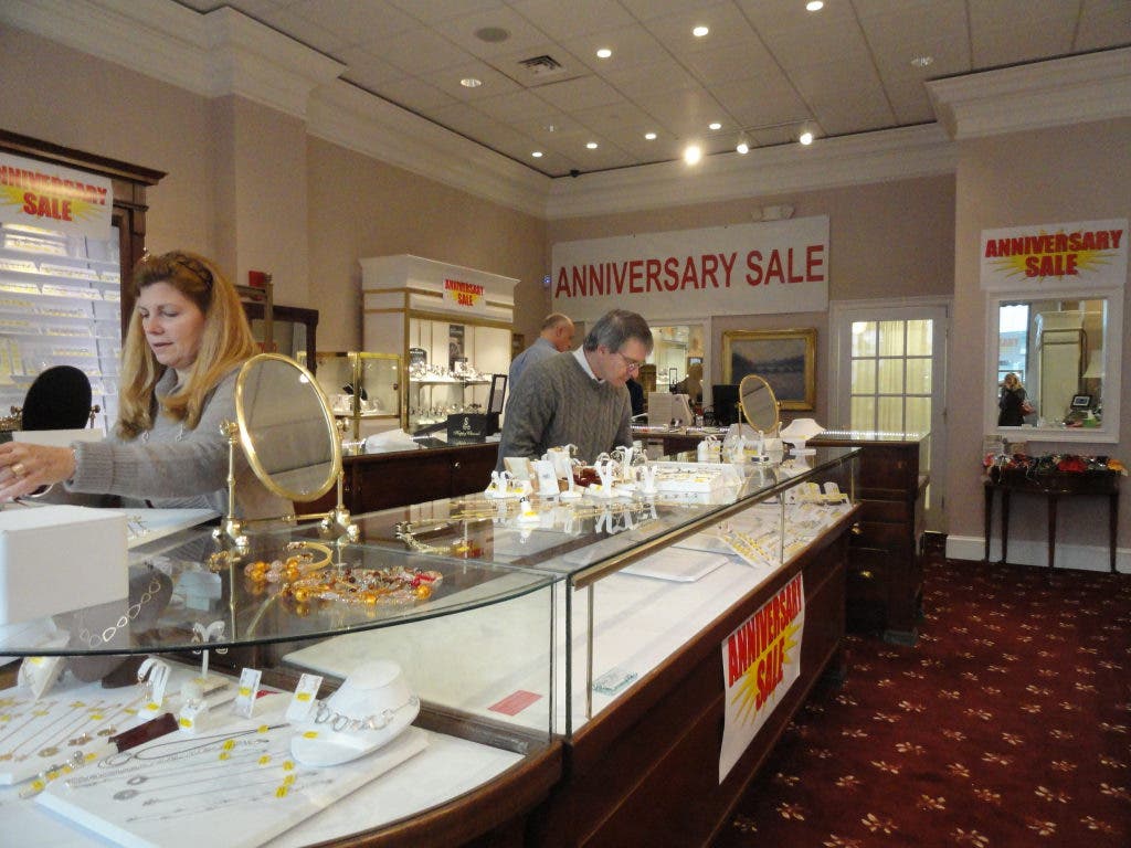 La Perla Celebrating 20 Years and Continuing to Give Back