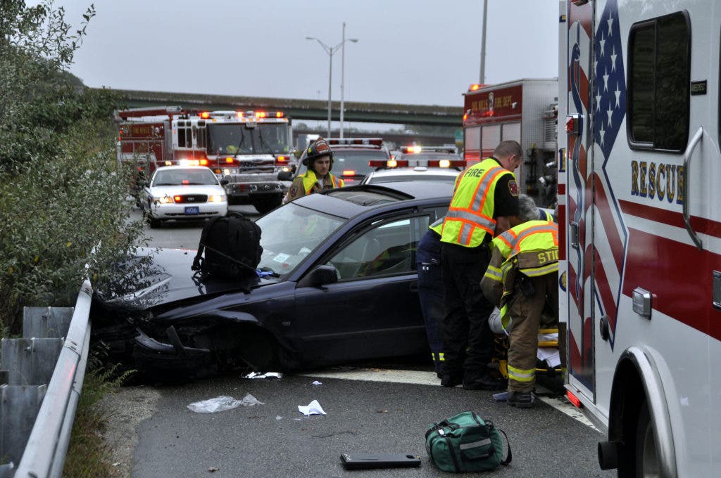 One Injured in LIE Crash | Commack, NY Patch