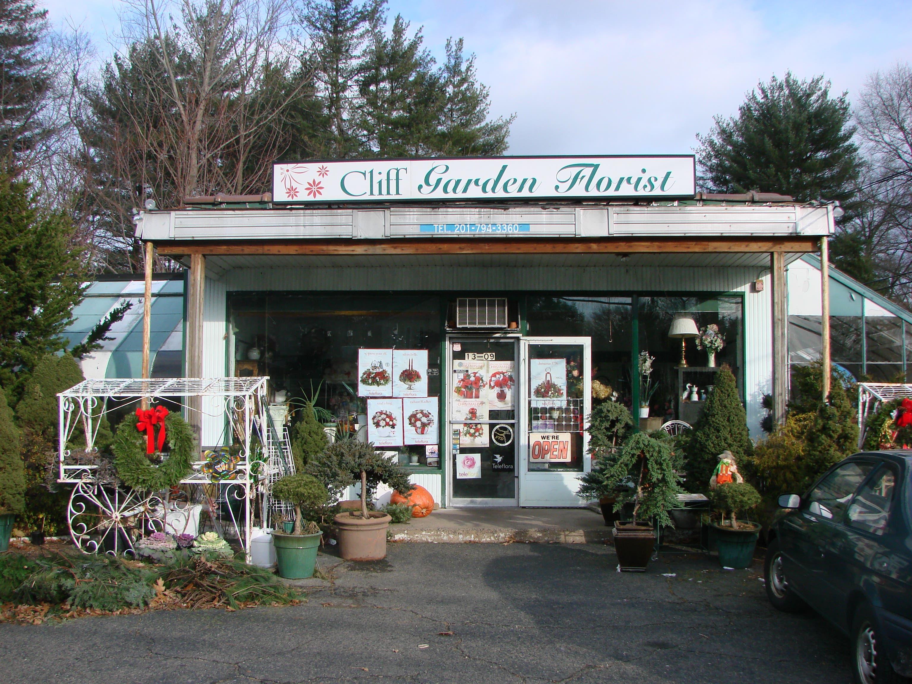 Dining, Flowers, Jewelry All You Need for Valentine's Day, Here in