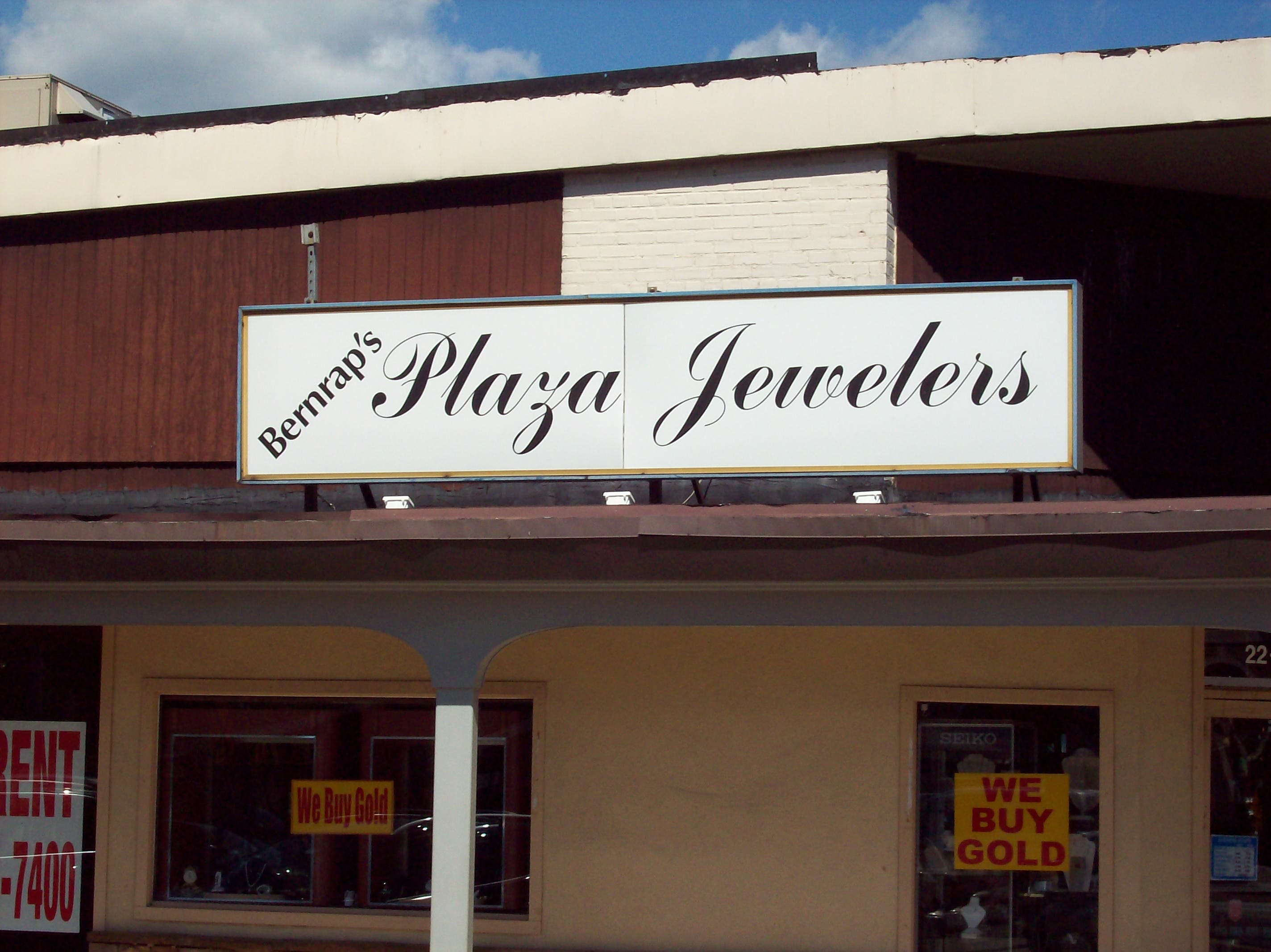 Dining, Flowers, Jewelry All You Need for Valentine's Day, Here in