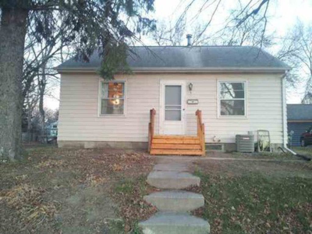 WOW HOMES Four Iowa City Homes for Sale Built in the 1950s Iowa City