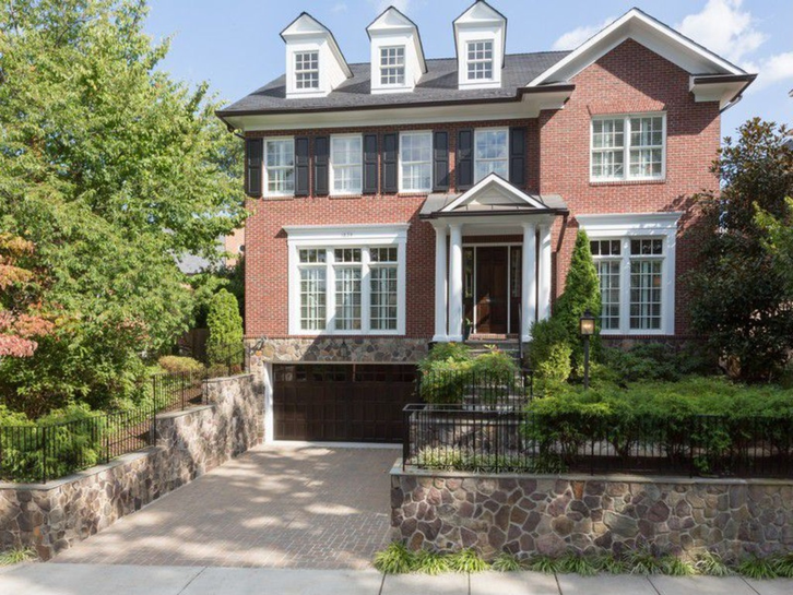 Wow Lyon Village Home Features 14Room A/V System, Refrigerator in