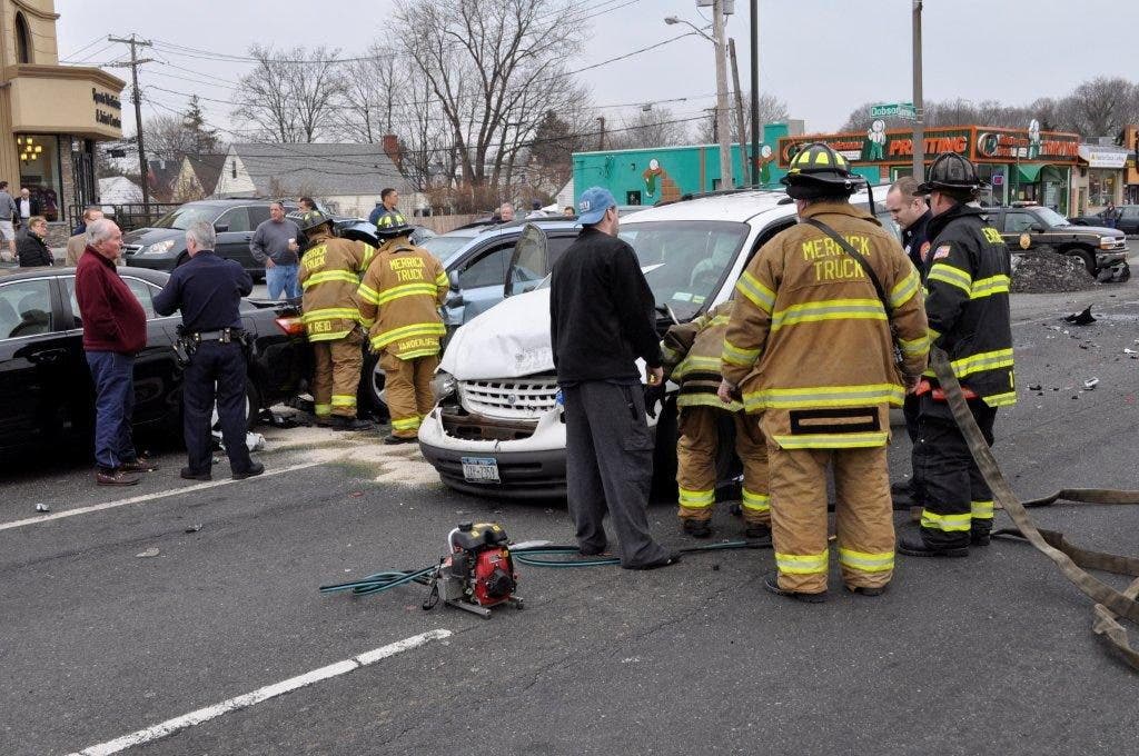Update Five Injured in Serious Crash on Sunrise Highway Merrick, NY