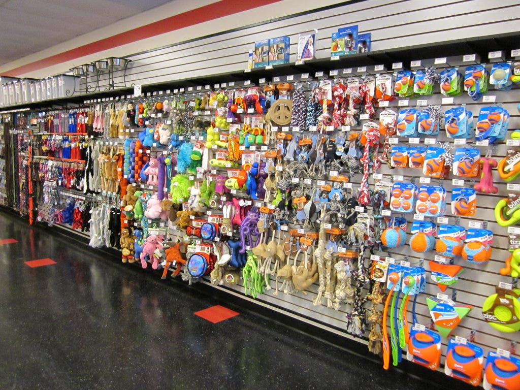 Take a Digital Tour of New Edina Chuck & Don's Pet Food Outlet Edina