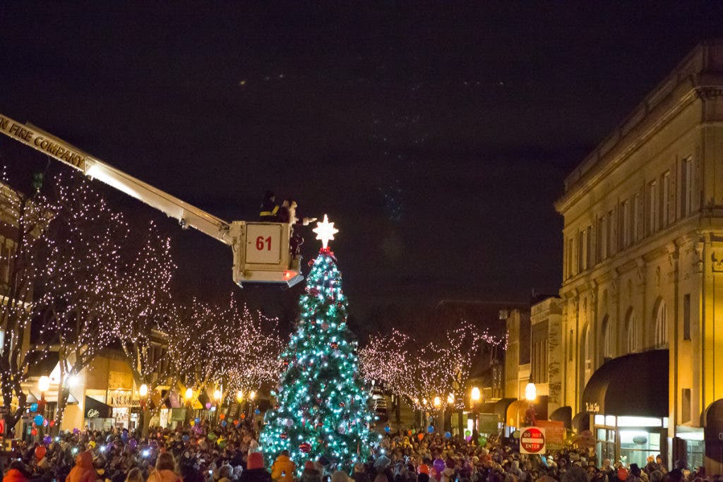 Glen Ellyn Kicks Off Season With Holiday Walk Tree Lighting Glen Glen Ellyn Kicks Off Season With Holiday Walk Tree Lighting Glen